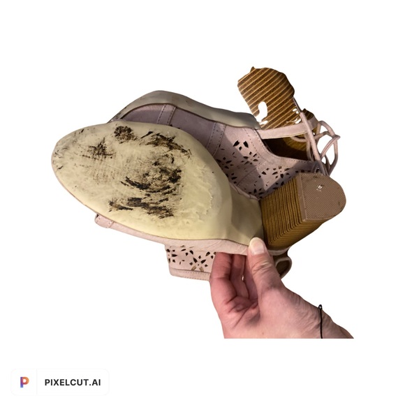 JustFab heels, eyelet cut outs 8 1/2 - Picture 3 of 4